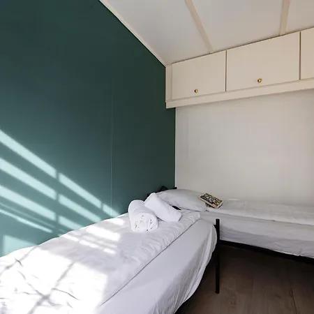 44, Gelegen Nabij De Kampina Met 80 Vennen! Chalet *